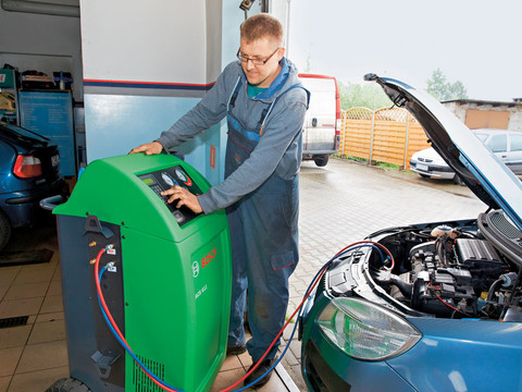 Koniec z nabijaniem nieszczelnych klimatyzacji przez nieprzeszkolonych mechaników? 
Tego właśnie…
